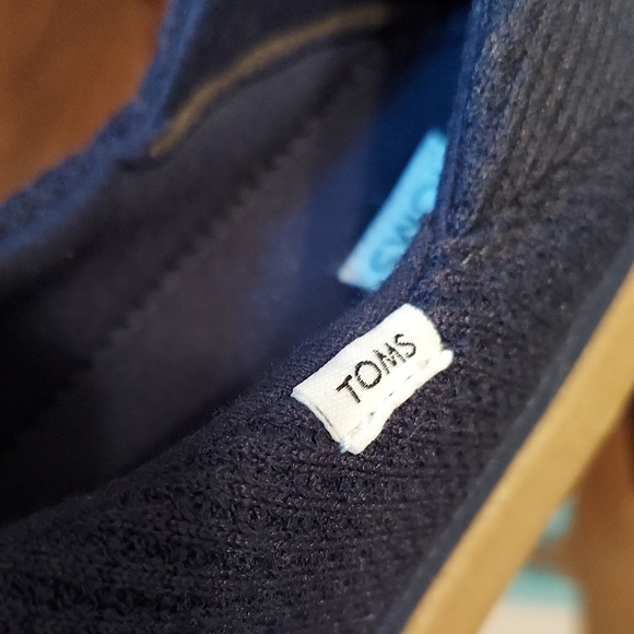 BRAND‎ NEW in Box Size 7 Toms Navy Blue Loafers Slip-On Shoes - Picture 7 of 8